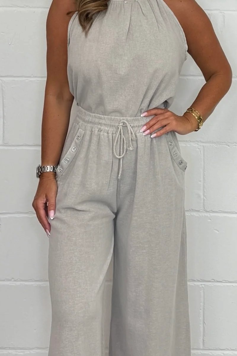 Conjunto Feminino de Top Flutuante com Laço nas Costas e Calça com Gola Halter
